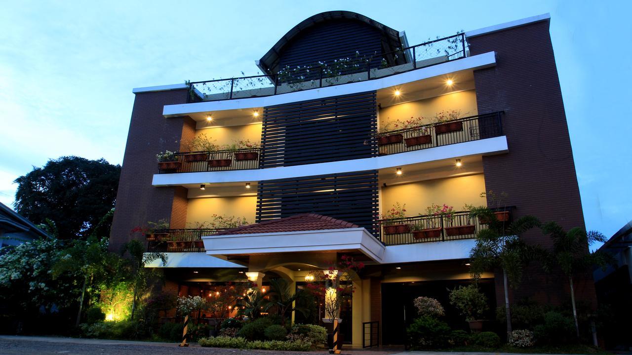 North Garden Suites Davao Экстерьер фото